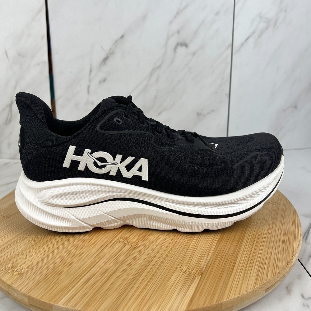 Hoka One Clifton 10 Womens Size 9.5 2E X-WIDE Black White Running Shoes 1162052